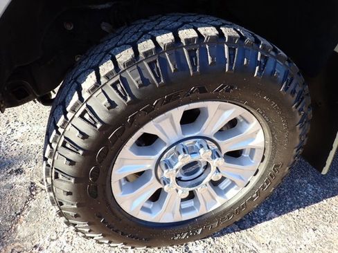 Used 2022 Ford F250 XLT w/ XLT Value Package image 6