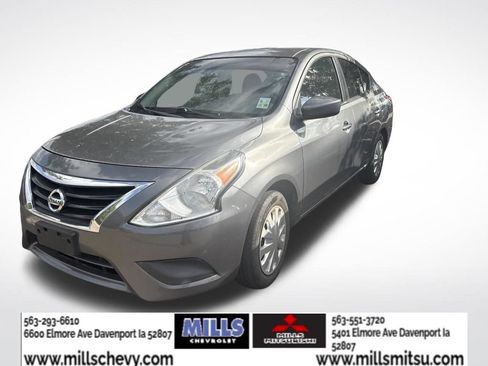 Used 2018 Nissan Versa SV FWD image 1