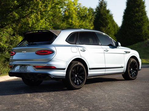 Used 2023 Bentley Bentayga AWD/4WD image 3