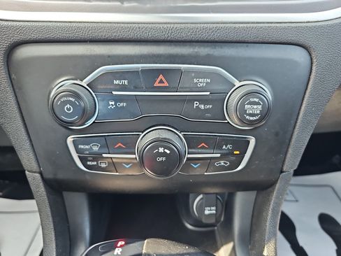 Used 2020 Dodge Charger SXT RWD image 20