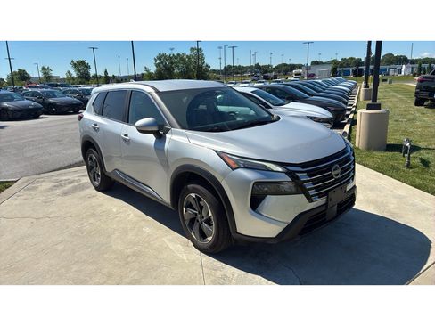 Used 2025 Nissan Rogue SV AWD/4WD image 7