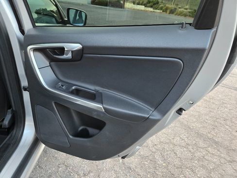 Used 2015 Volvo XC60 T5 Premier image 28