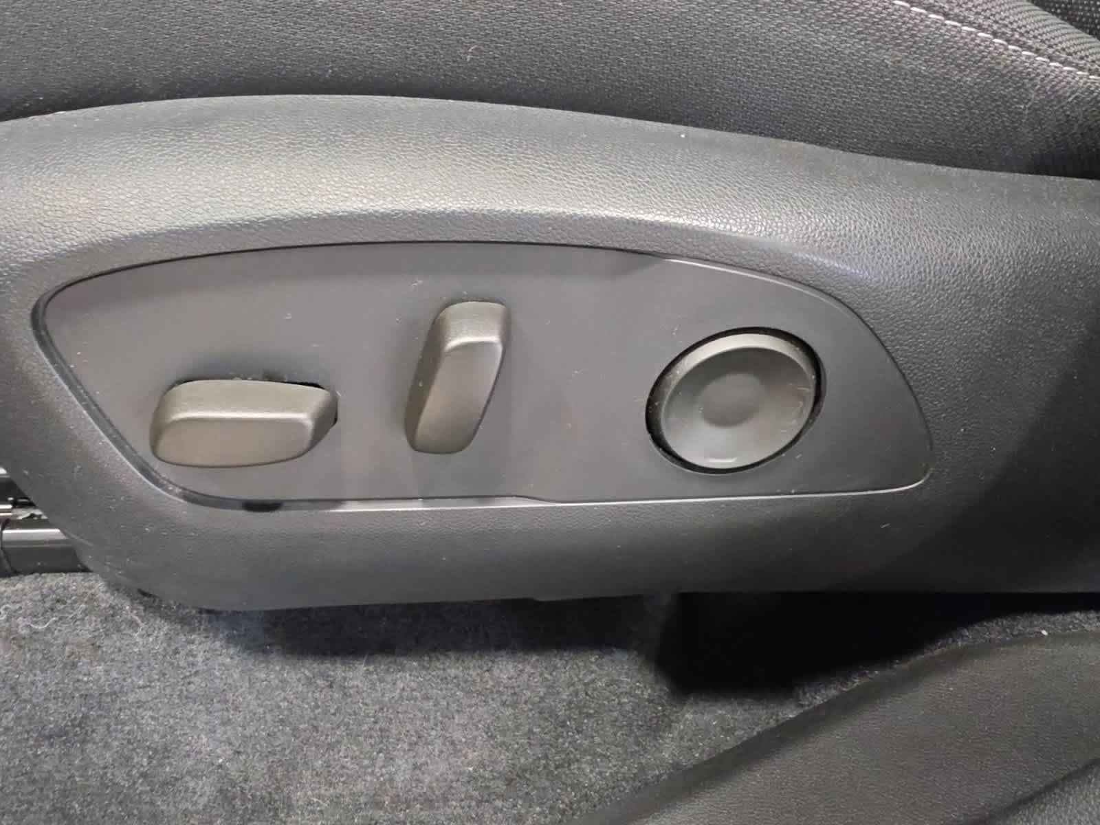 Used 2024 Chevrolet Traverse LT w/ LPO, Floor Liner Package FWD image 15