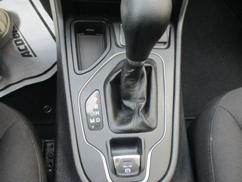 Used 2019 Jeep Cherokee Latitude w/ Popular Appearance Group FWD image 14