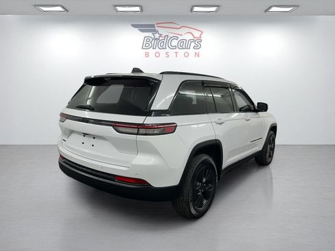 Used 2022 Jeep Grand Cherokee Limited 4xe w/ Luxury Tech Group II AWD/4WD image 4