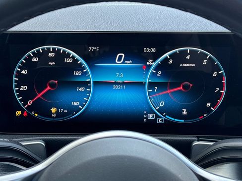 Used 2023 Mercedes-Benz GLB 250 4MATIC image 21