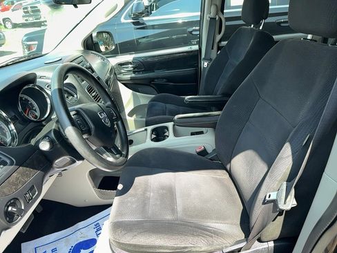 Used 2015 Dodge Grand Caravan SXT image 11