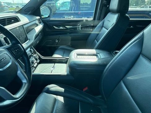 Used 2021 GMC Yukon XL Denali w/ Denali Premium Package AWD/4WD image 5