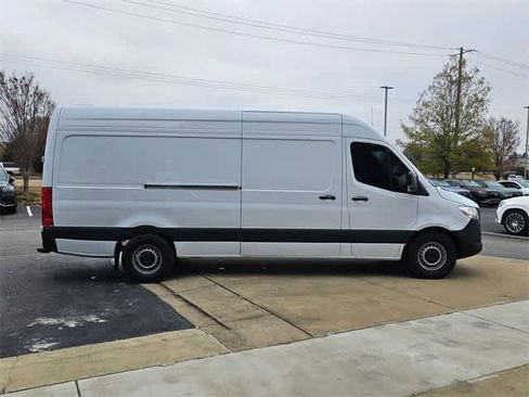 Used 2024 Mercedes-Benz Sprinter 2500 w/ Acoustic Package image 9
