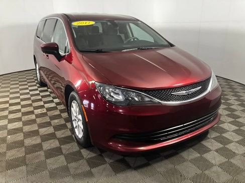 Used 2017 Chrysler Pacifica Touring FWD image 23