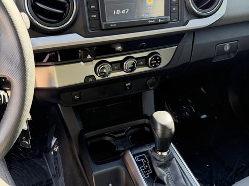 Used 2017 Toyota Tacoma SR5 image 12