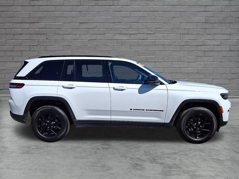 Certified 2024 Jeep Grand Cherokee Altitude AWD/4WD image 13