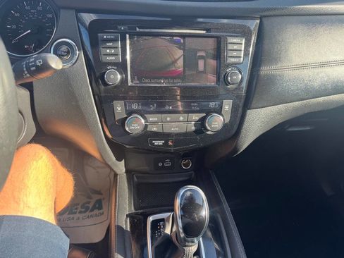 Used 2018 Nissan Rogue S image 17