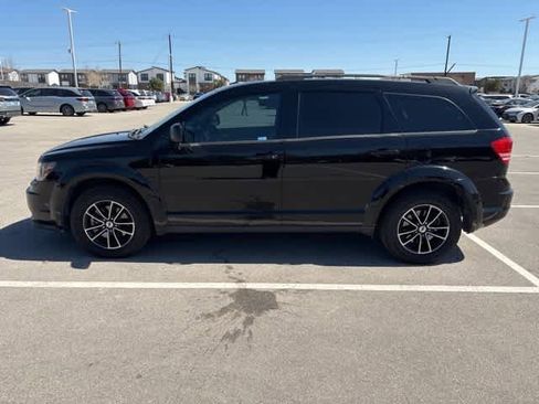 Used 2018 Dodge Journey SE w/ Popular Equipment Group image 2