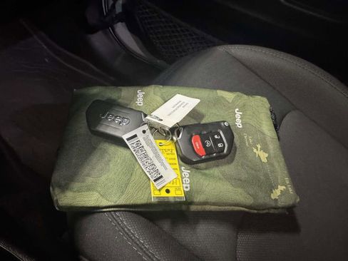 Used 2023 Jeep Wrangler Willys AWD/4WD image 31