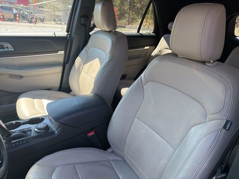 Used 2018 Ford Explorer Limited w/ Equipment Group 301A image 7