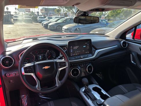 Used 2025 Chevrolet Blazer LT FWD image 27