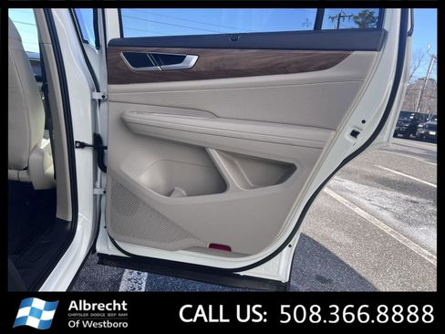 Used 2025 Volkswagen Atlas SE image 19
