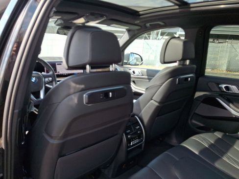 Used 2025 BMW X5 xDrive50e AWD/4WD image 21