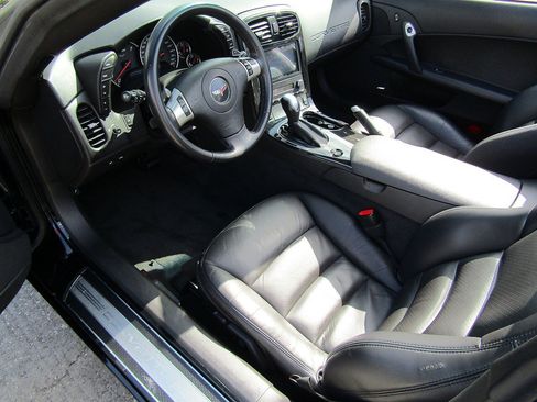 Used 2011 Chevrolet Corvette Grand Sport w/ Preferred Equipment Group RWD image 10