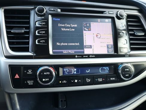 Used 2019 Toyota Highlander XLE image 29