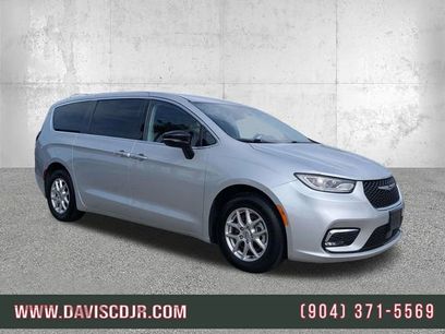 Used 2024 Chrysler Pacifica Touring-L