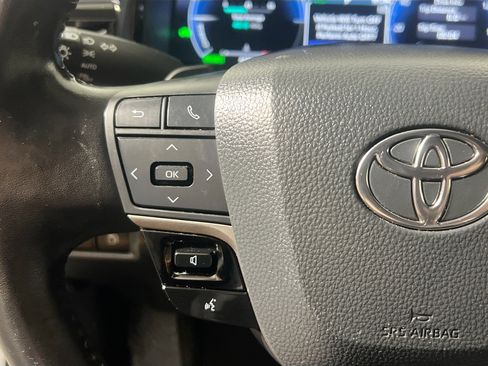 Used 2025 Toyota Camry XSE FWD image 18