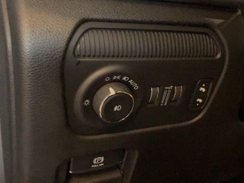 Used 2023 Jeep Wagoneer Series III w/ Preferred Equipment Group AWD/4WD image 24