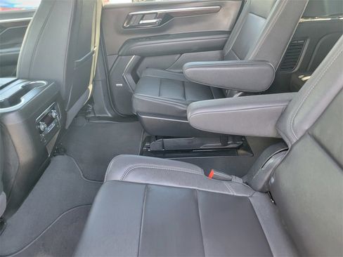 Used 2025 Chevrolet Suburban LT w/ Comfort Package image 15