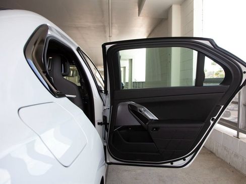 Certified 2025 BMW i7 xDrive60 w/ Executive Package AWD/4WD image 28