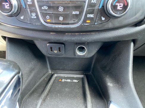 Used 2023 Chevrolet Traverse LT FWD image 10