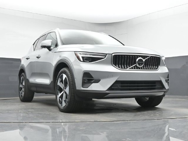 Used 2024 Volvo XC40 B5 Plus w/ Protection Package Premier AWD/4WD image 33