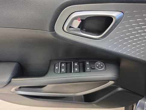 Certified 2024 Kia Soul LX FWD image 17