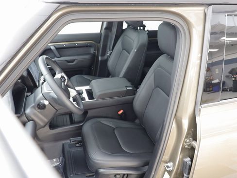 Used 2025 Land Rover Defender 110 S image 13