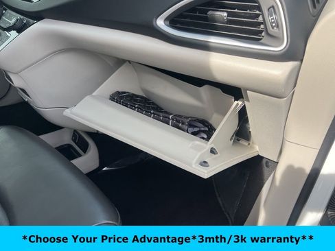 Certified 2023 Chrysler Pacifica Touring-L image 30