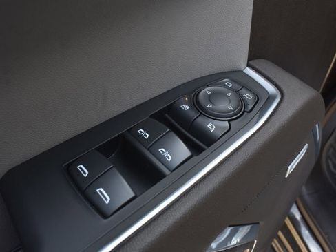 Used 2023 Chevrolet Silverado 1500 LTZ AWD/4WD image 16