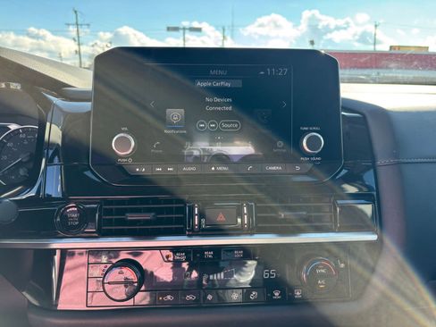 Used 2025 Nissan Pathfinder SV image 18