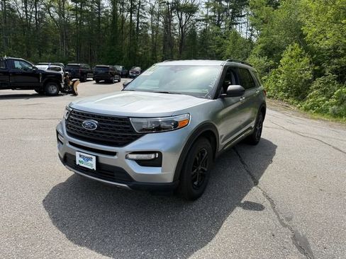 Certified 2022 Ford Explorer XLT w/ Equipment Group 202A AWD/4WD image 17