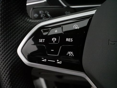 Certified 2022 Volkswagen Tiguan SEL R-Line image 26