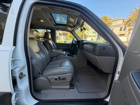 Used 2005 Chevrolet Avalanche 2500 w/ Preferred Equipment Group image 17