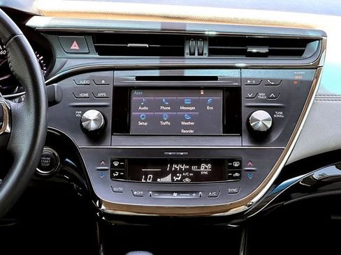 Used 2015 Toyota Avalon XLE FWD image 29