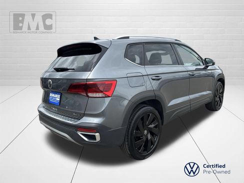 Used 2023 Volkswagen Taos SE w/ Panoramic Sunroof Package AWD/4WD image 3