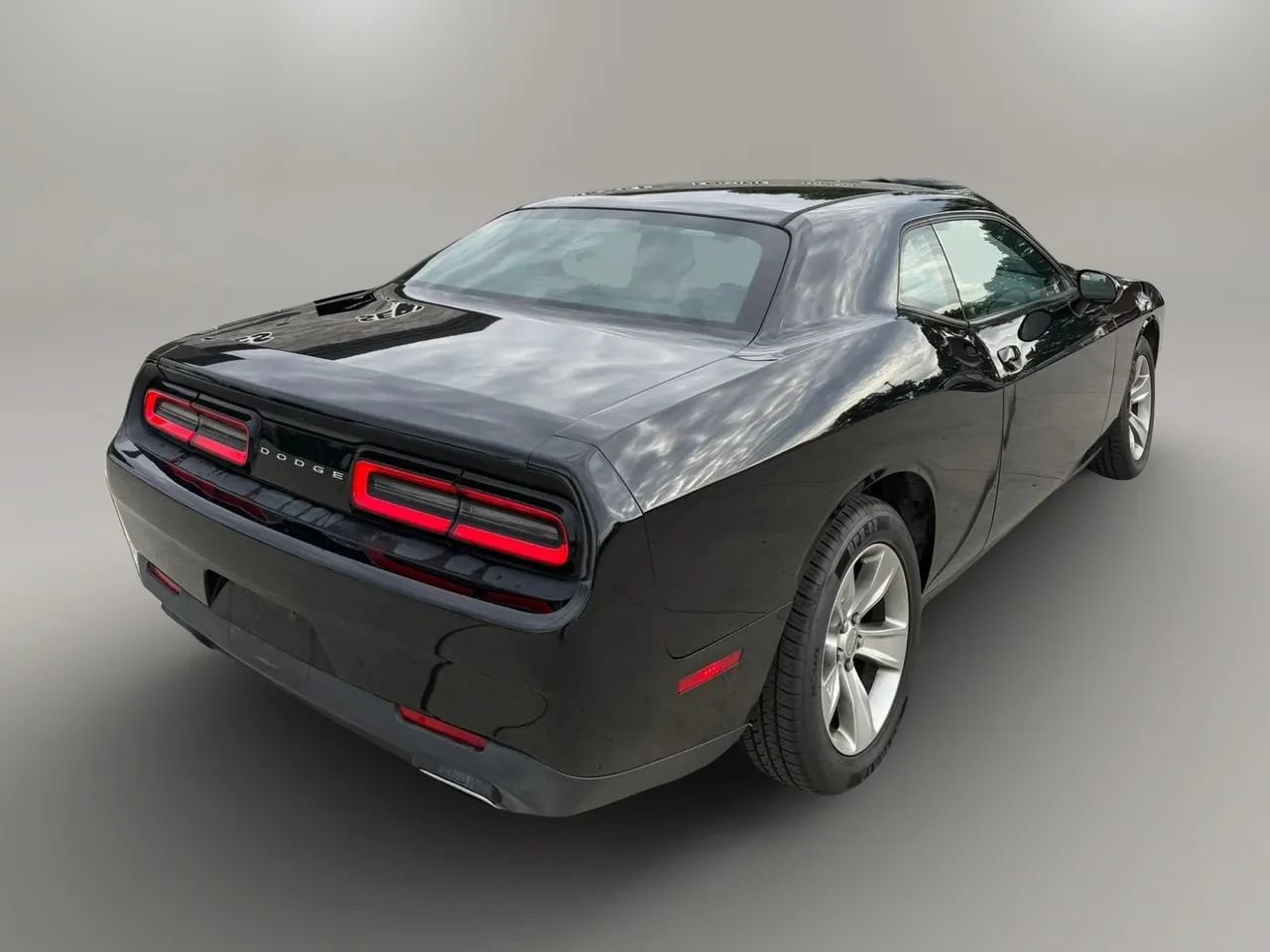 Used 2016 Dodge Challenger SXT w/ Cold Weather Group RWD image 7