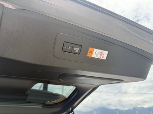 Used 2025 Lexus GX 550 w/ Accessory Package (2T) AWD/4WD image 23