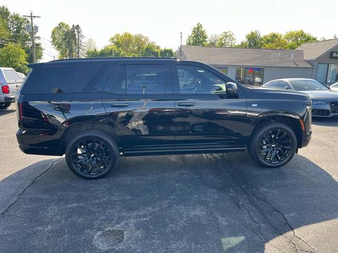 Used 2025 Cadillac Escalade Sport w/ LPO, Floor Liner Package AWD/4WD image 4
