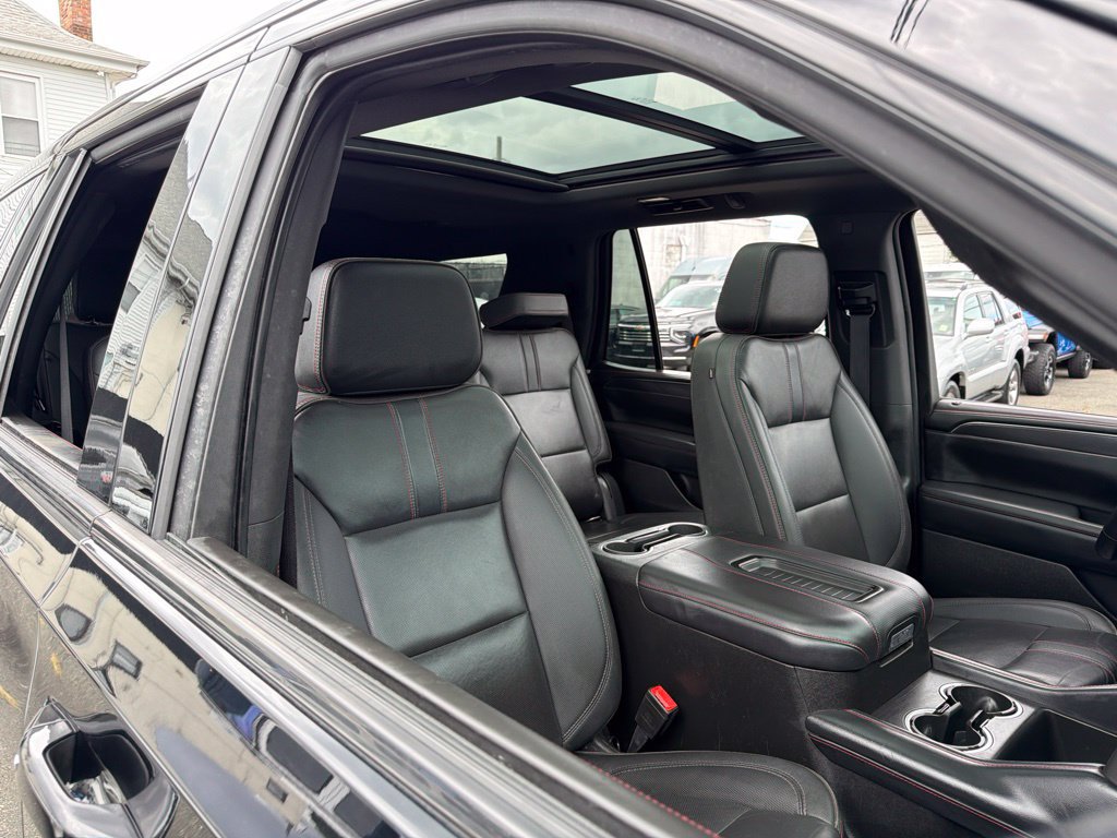 Used 2022 Chevrolet Tahoe RST w/ Luxury Package AWD/4WD image 21