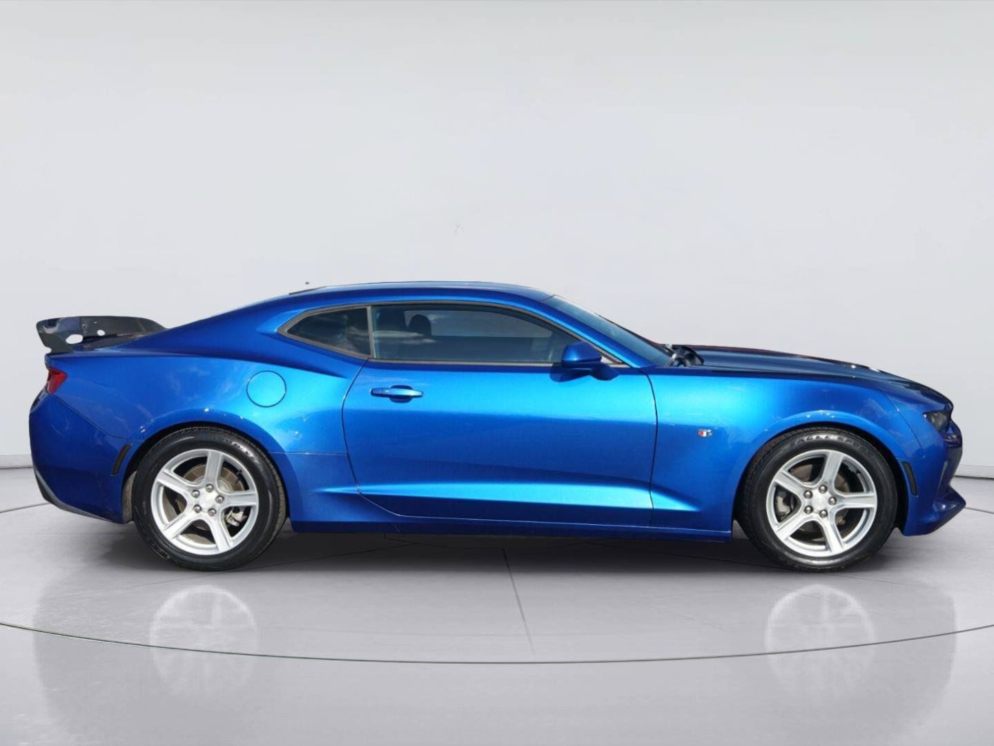 Used 2018 Chevrolet Camaro LT RWD image 5