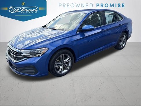 Used 2024 Volkswagen Jetta SE FWD image 1