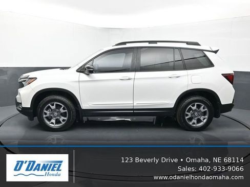 Used 2023 Honda Passport TrailSport image 2