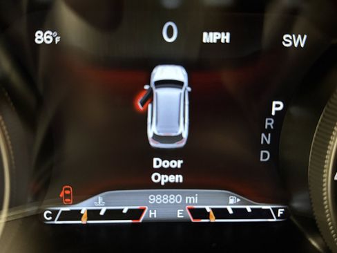 Used 2018 Jeep Cherokee Overland AWD/4WD image 9